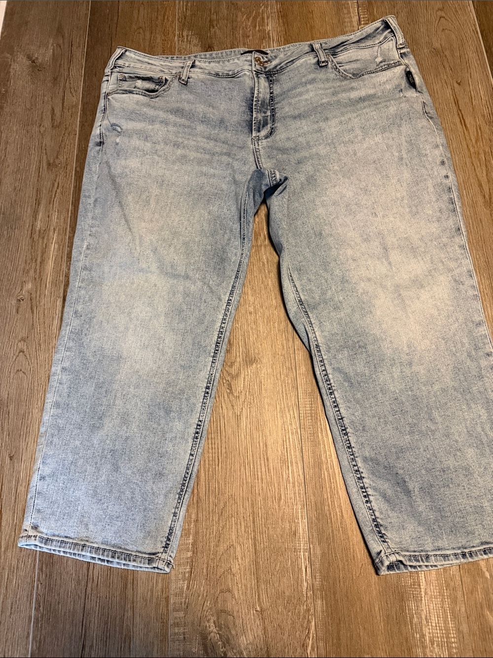 Silver Jeans Britt Capri Light Blue